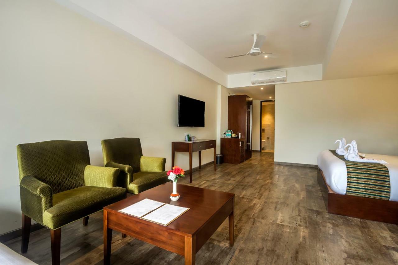 EllBee Mussoorie Hills Hotel Buitenkant foto